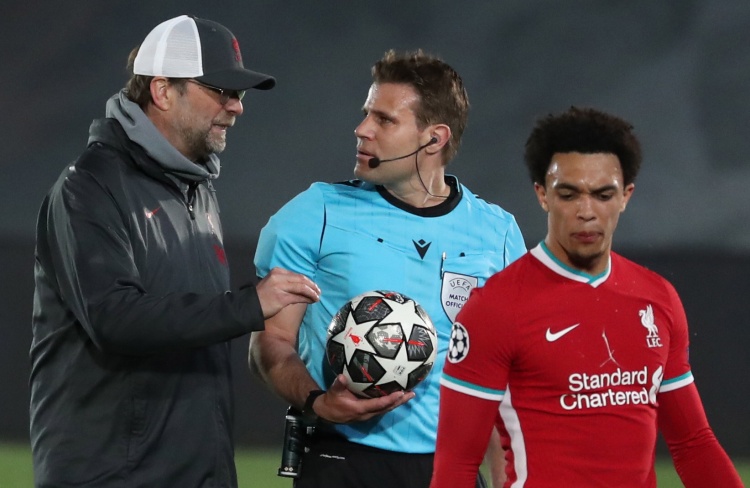 NBA战报：克尼佩尔21分7助，黄蜂111-86大胜猛龙