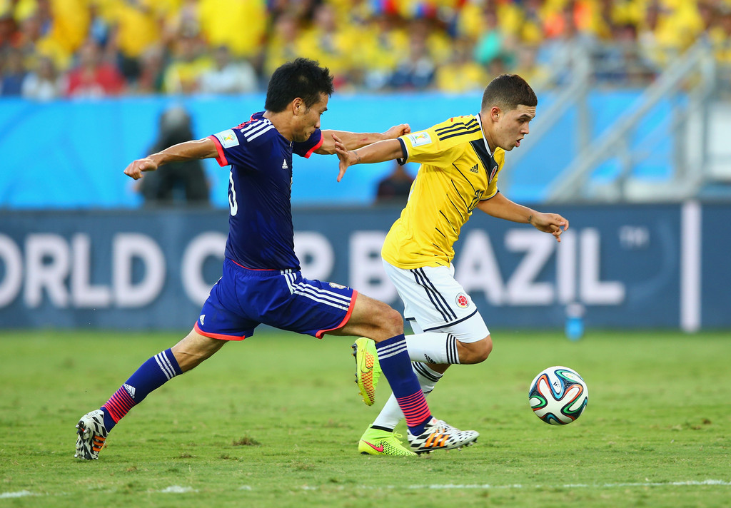 詹姆斯关键助攻锁定胜利