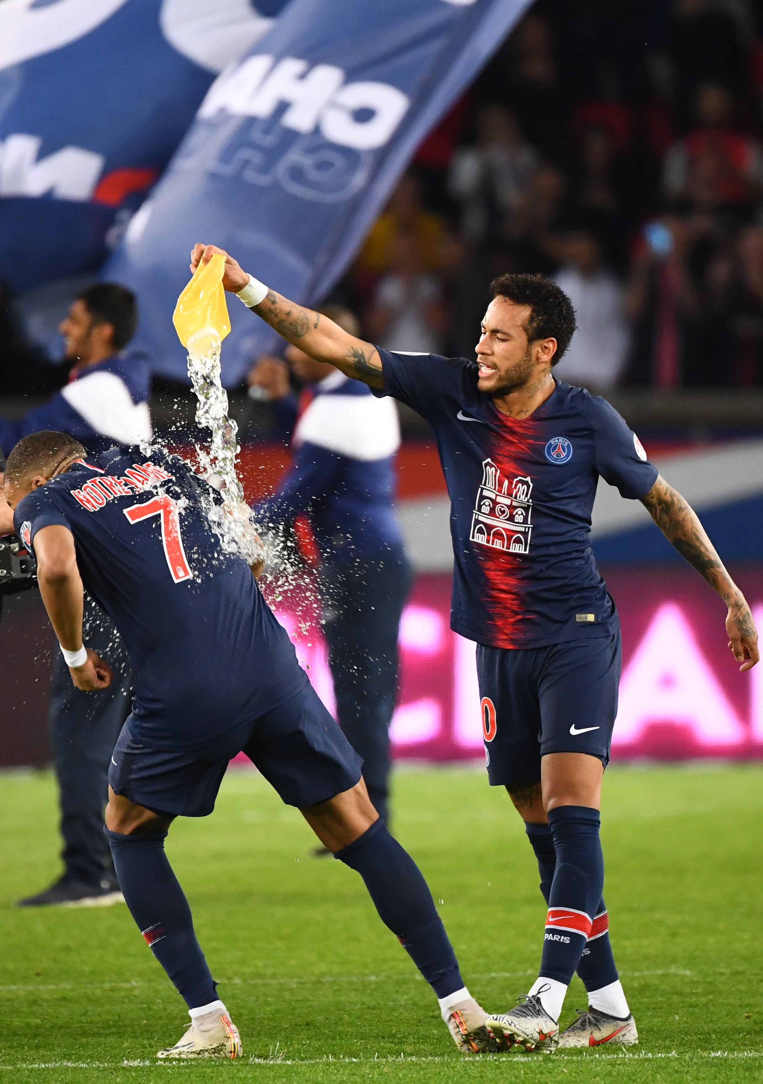 辽宁男篮王哲林豪取40分带队取胜