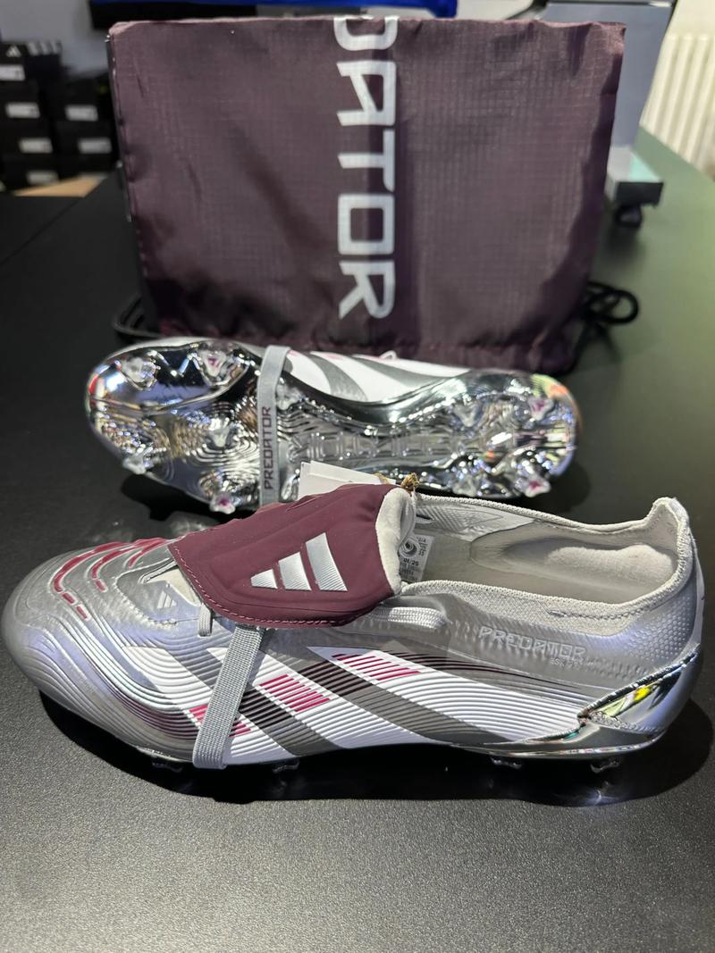 连续两赛季带不同球队欧战做客安菲尔德，阿隆索成历史第三人