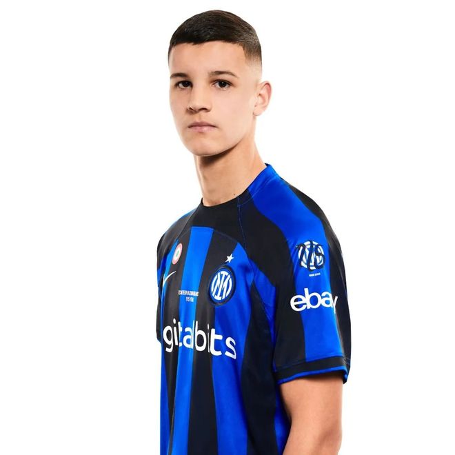 足坛年终大战淘汰赛开启：内马尔PK梅西等焦点对决，参与投票赢球衣（年末足坛淘汰赛开打：梅西对阵内马尔等重磅对决，投票赢球衣）