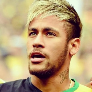 上海海港实现中超三连冠，为中国顶级联赛历史第三队（上海海港斩获中超三连冠，成为中国顶级联赛史上第三支达此成就的球队）