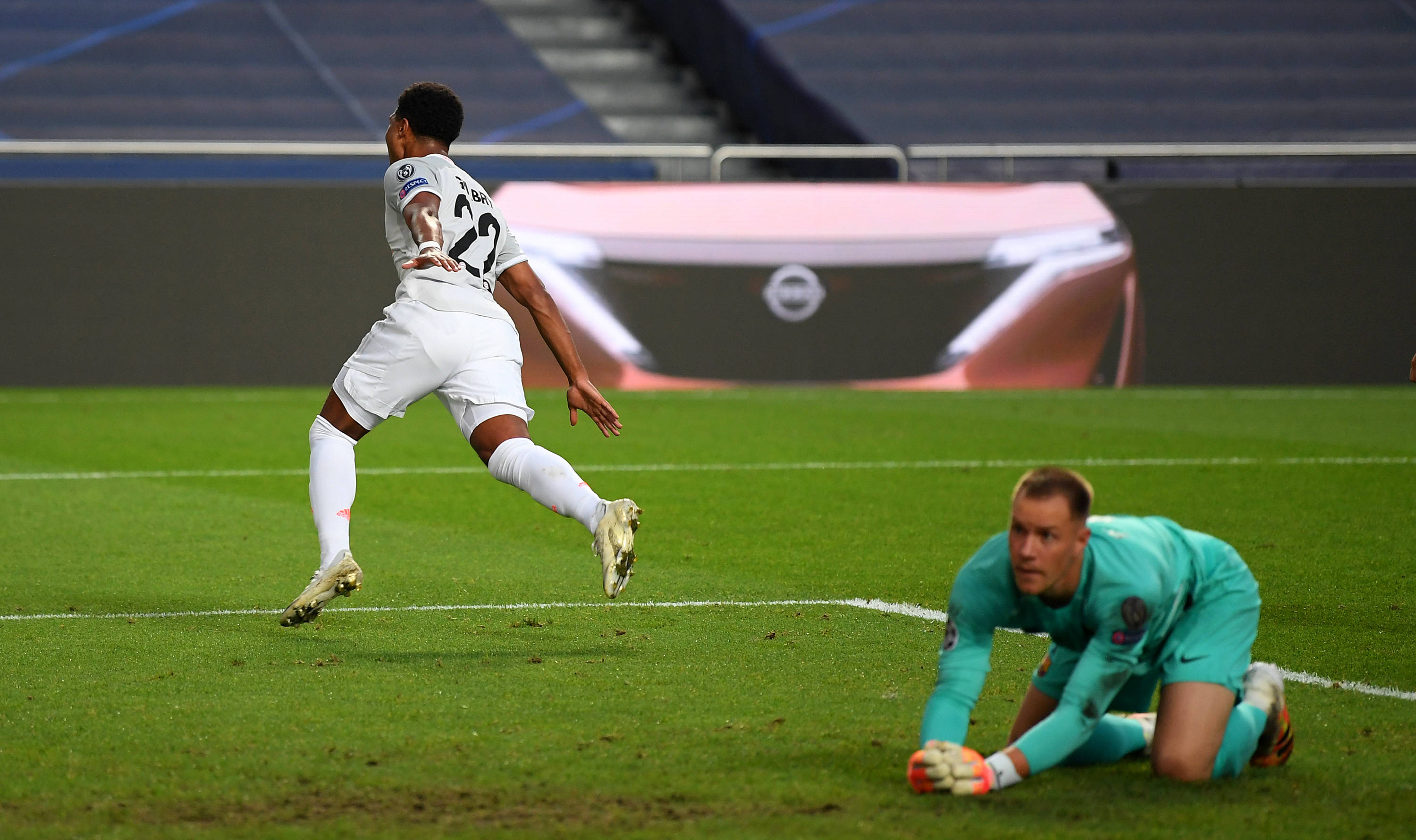 鲍威尔爆发，高诗岩关键三分制胜，山东男篮险胜北京