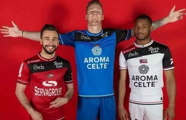 沪媒：柔佛48次射门无法叩开海港大门，替补门将陈威一战封神